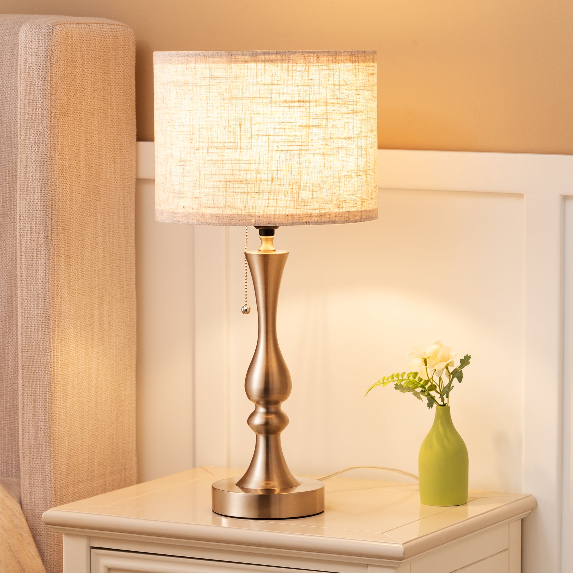 Luxe Traditional Table Lamp with Linen Drum Shade & Pull-Chain Switch