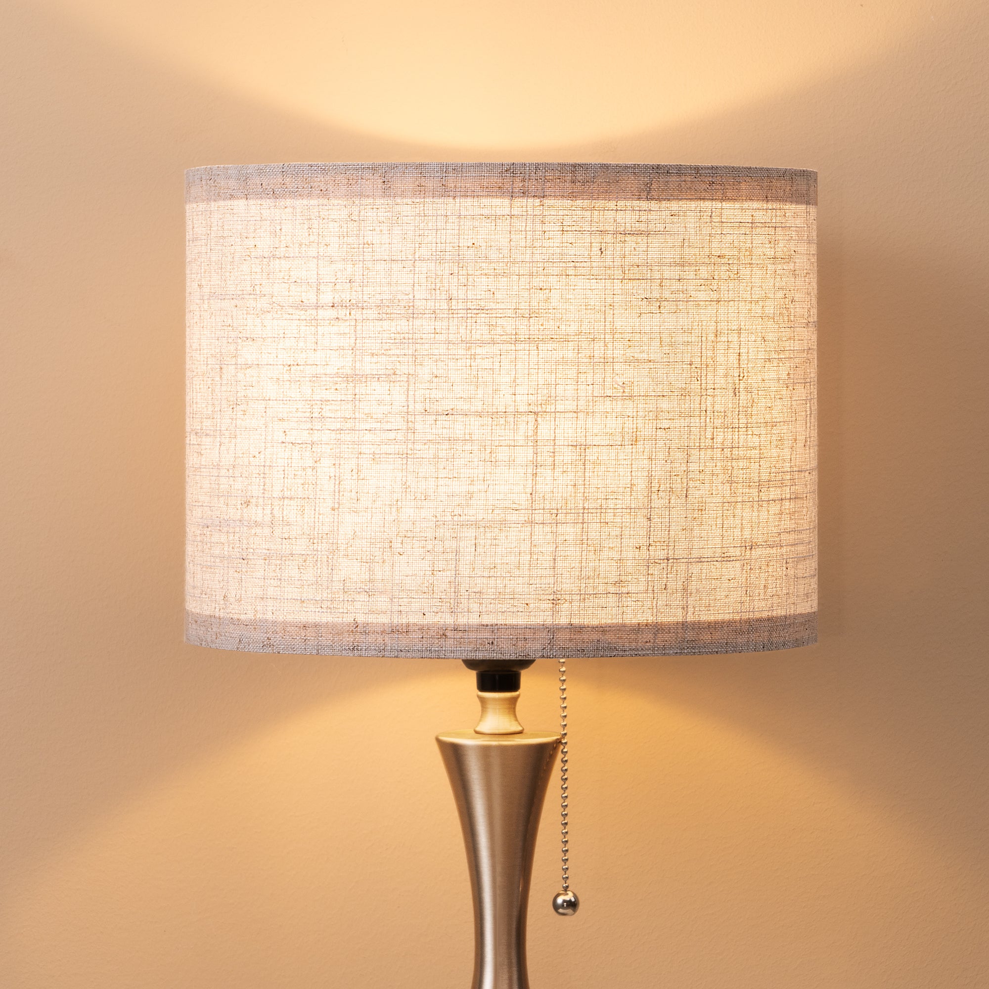 Luxe Traditional Table Lamp with Linen Drum Shade & Pull-Chain Switch