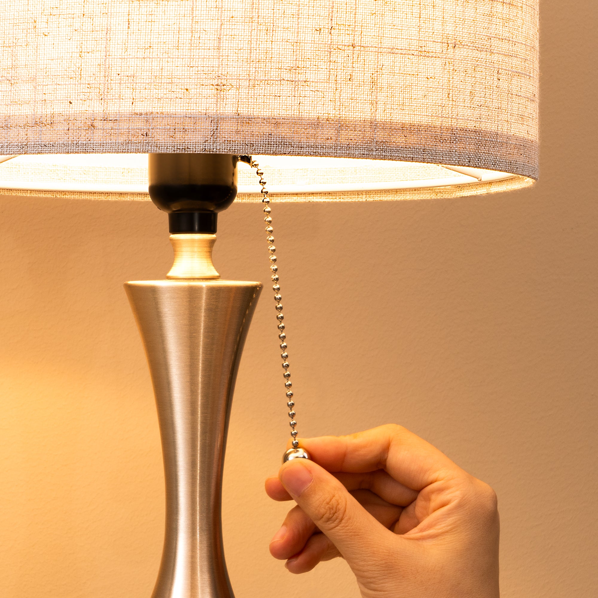 Luxe Traditional Table Lamp with Linen Drum Shade & Pull-Chain Switch