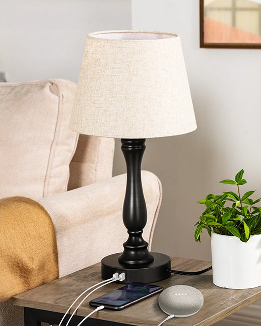 Traditional-Table-Lamp-with-USB-Ports